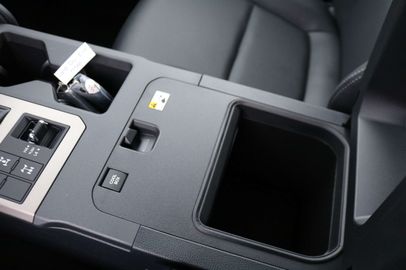 Car image 36