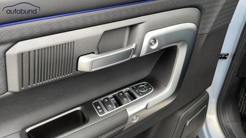 Car image 32