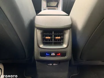 Car image 40
