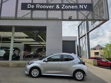 Car image 16