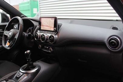 Car image 25