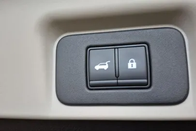 Car image 38