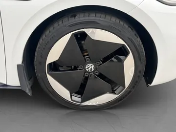 Car image 38