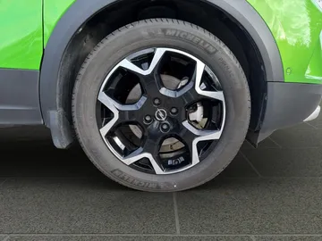 Car image 24