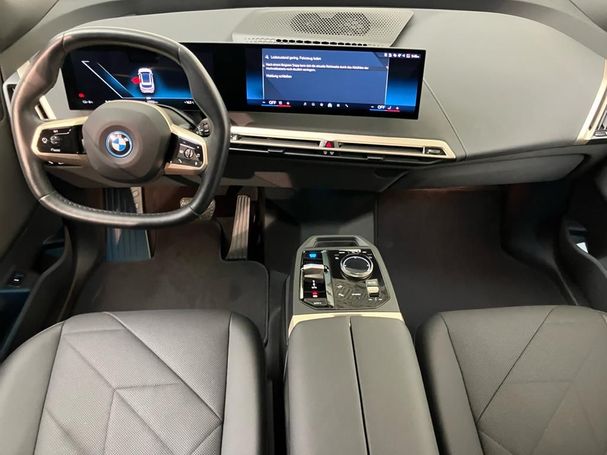 BMW iX xDrive40 240 kW image number 8