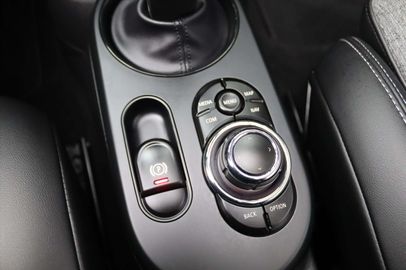 Car image 32