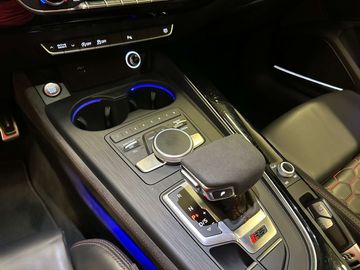 Car image 29