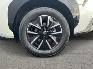 Car image 26