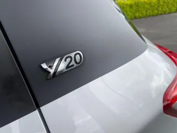 Car image 25
