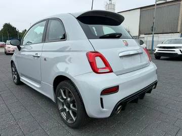 Car image 18