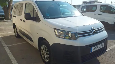 Car image 2