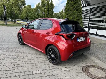 Car image 4