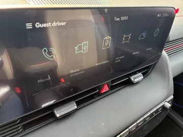 Car image 26