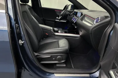 Car image 32