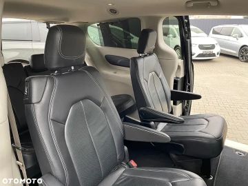 Car image 27