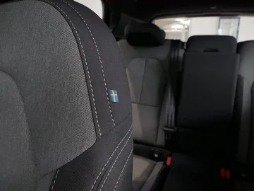 Car image 27