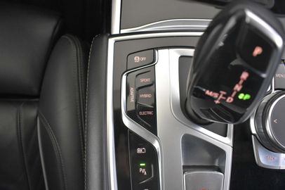 Car image 35