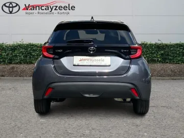 Car image 4