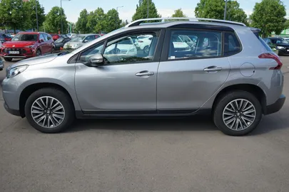 Car image 4