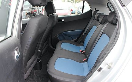 Car image 11