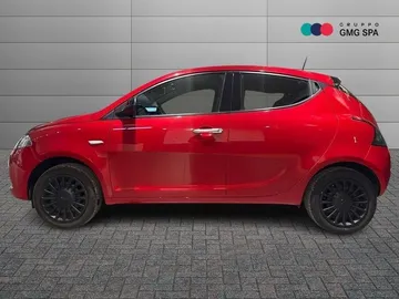 Car image 5