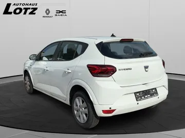 Car image 4