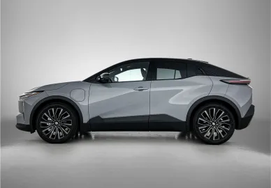 Car image 4