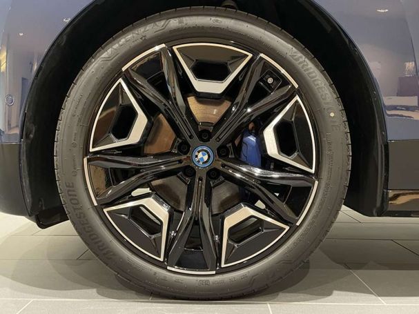 BMW iX xDrive40 234 kW image number 6