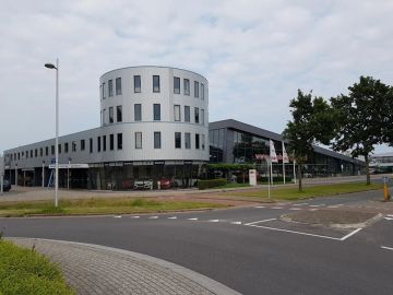 Car image 36