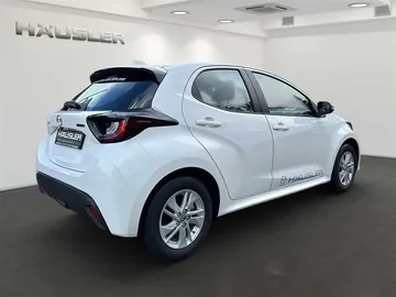 Car image 4