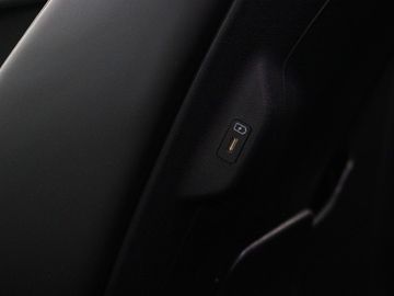 Car image 37