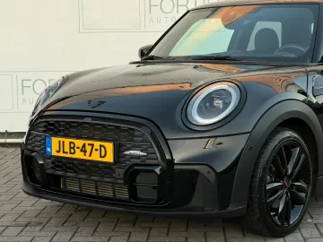 Car image 30
