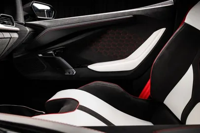 Car image 26