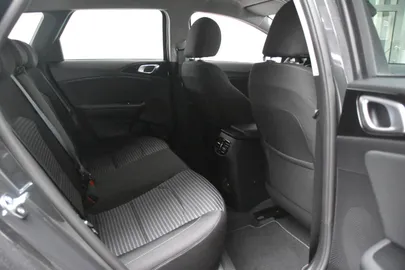 Car image 29