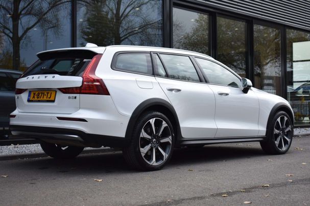 Volvo V60 Cross Country AWD B5 184 kW image number 38