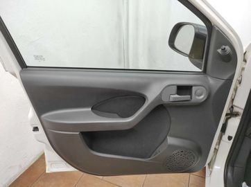 Car image 38