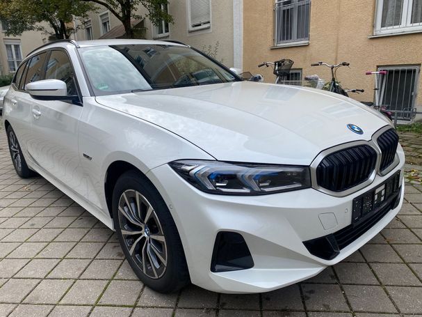 BMW 330e Touring xDrive 215 kW image number 2