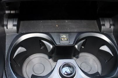 Car image 30