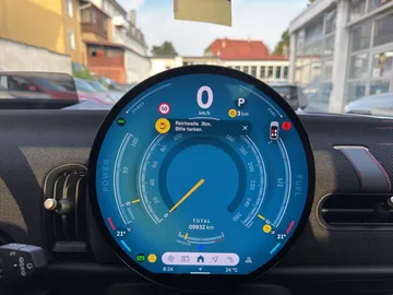 Car image 19