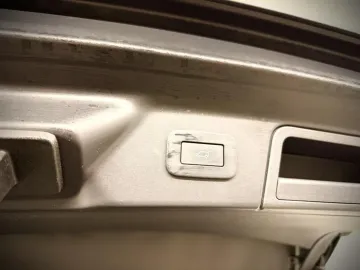 Car image 35