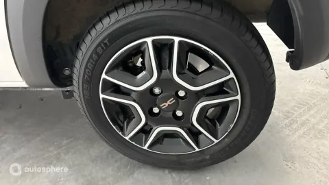 Car image 20