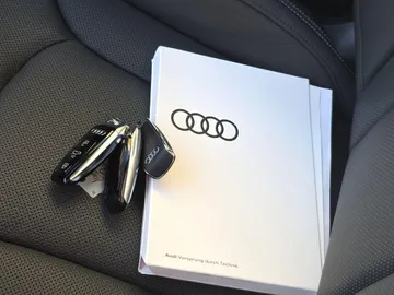 Car image 27
