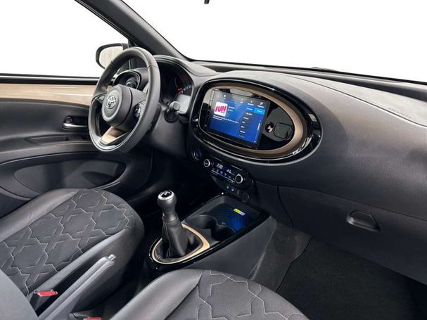 Toyota Aygo X 53 kW image number 8