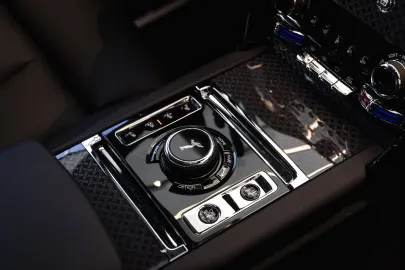 Car image 25