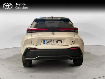 Car image 3