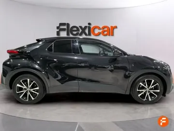 Car image 4