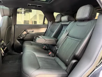 Car image 27