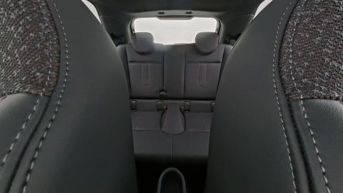 Car image 26