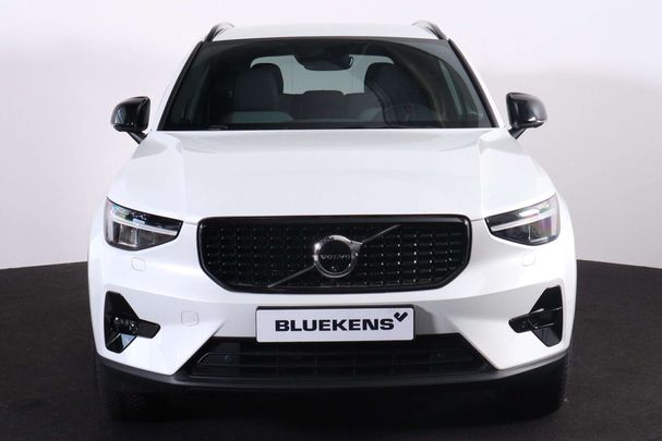 Volvo XC40 Recharge T4 Plus Dark 155 kW image number 2