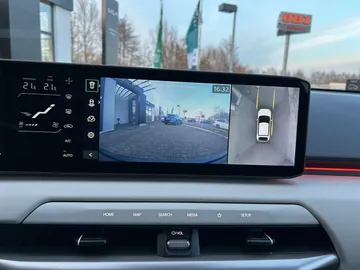 Car image 18